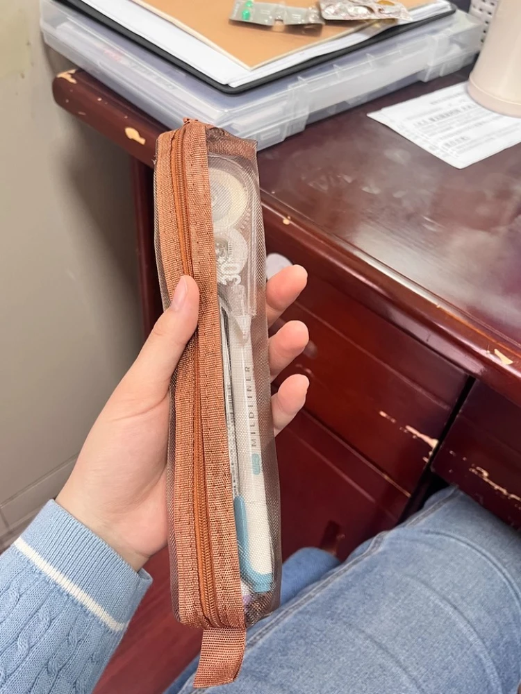 Прозрачный сетчатый чехол для ручек на молнии, держатель для ручек, многоцелевой канцелярский пенал, сумка-карандаш большой емкости для студентов
Прозрачный сетчатый чехол для ручек на молнии, держатель для ручек, многоцелевой канцелярский пенал, сумка-карандаш большой емкости для студентов