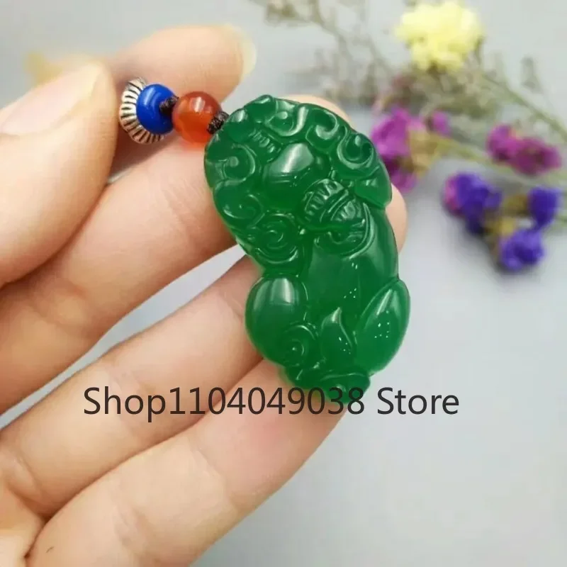 Three-dimensional Chalcedony Agate PiXiu Pendant Multi-color Hand-carved Fashion Jewelry Mascots for Men and Women Festival Gift
Three-dimensional Chalcedony Agate PiXiu Pendant Multi-color Hand-carved Fashion Jewelry Mascots for Men and Women Festival Gift