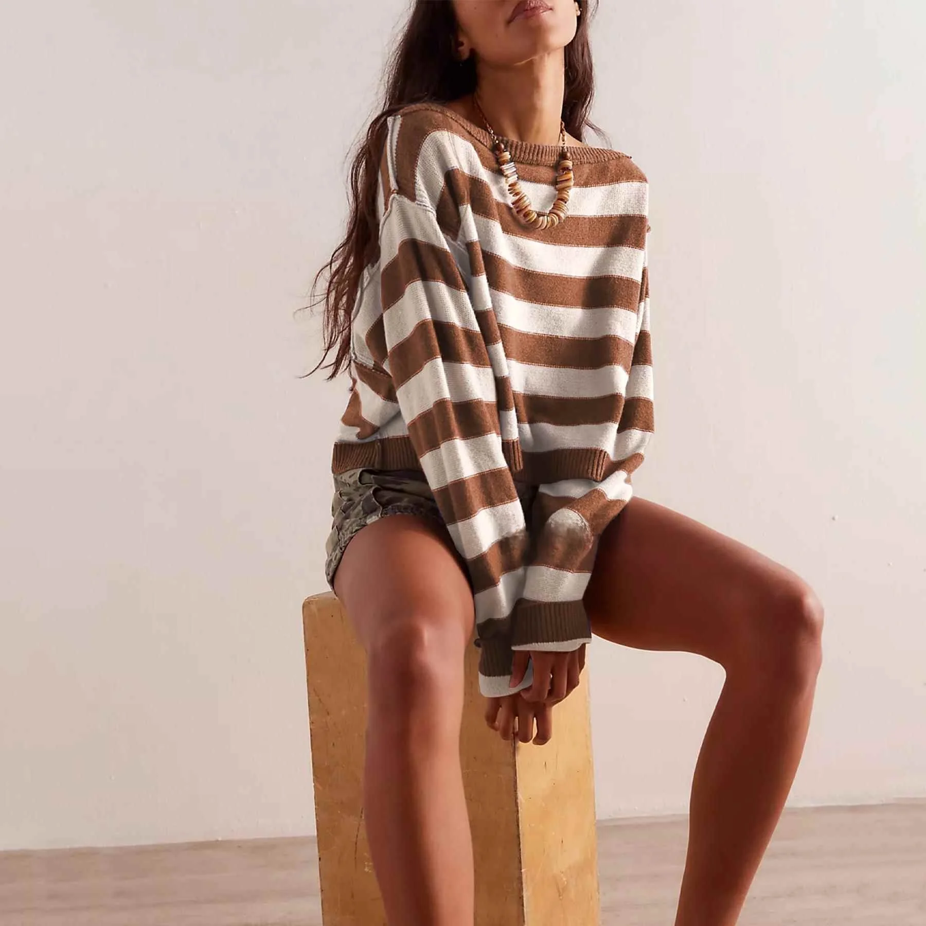 Loose Women's Knitted Sweater Stripe Short Sleeveless Top European Style Fashion Element Thickened Winter New Arrival
Loose Women's Knitted Sweater Stripe Short Sleeveless Top European Style Fashion Element Thickened Winter New Arrival