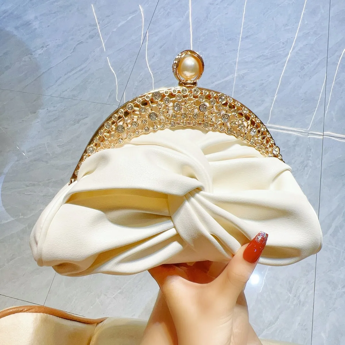 White Color Women Evening Bags Leather Party Handbags Flower Rhinestones Clutch Bags New Arrival Event Banquet Flap Diamonds Bag
White Color Women Evening Bags Leather Party Handbags Flower Rhinestones Clutch Bags New Arrival Event Banquet Flap Diamonds Bag
