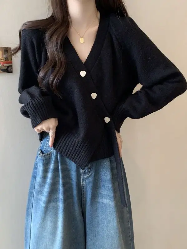 Black V-Neck Knitted Sweater Coat for Women Autumn Winter plus Size Waist-Cinching Belly-Covering Slimming Meat-Hiding Top
Black V-Neck Knitted Sweater Coat for Women Autumn Winter plus Size Waist-Cinching Belly-Covering Slimming Meat-Hiding Top
