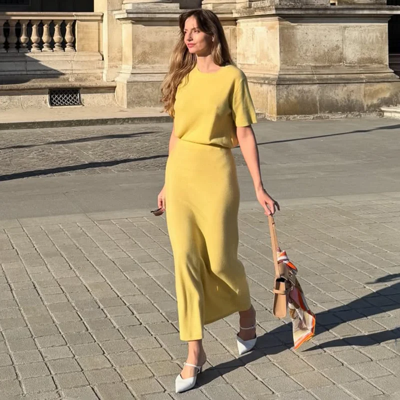 Short-Sleeved Skirt Knitted Set Pullover Dress Elegant Solid Color 2-Piece Set 2025 Fall Commuting Simple Casual Knitted Outfit
Short-Sleeved Skirt Knitted Set Pullover Dress Elegant Solid Color 2-Piece Set 2025 Fall Commuting Simple Casual Knitted Outfit
