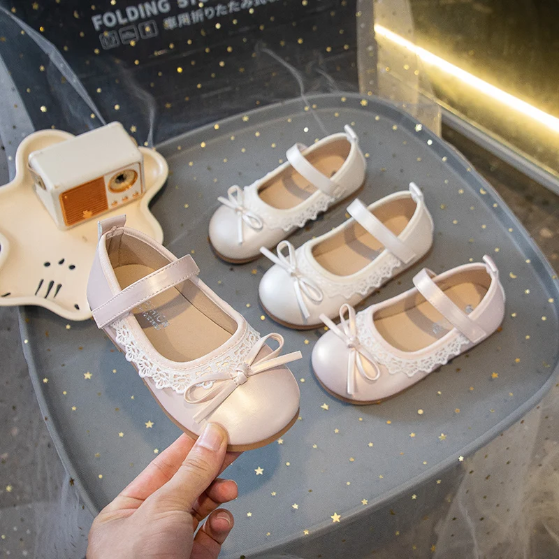 Girls' Fashionable Leather Shoes with Lace Bow Soft Sole Single Children's Shoes Simple Design Shallow Mouth 2026 New Style
Girls' Fashionable Leather Shoes with Lace Bow Soft Sole Single Children's Shoes Simple Design Shallow Mouth 2026 New Style