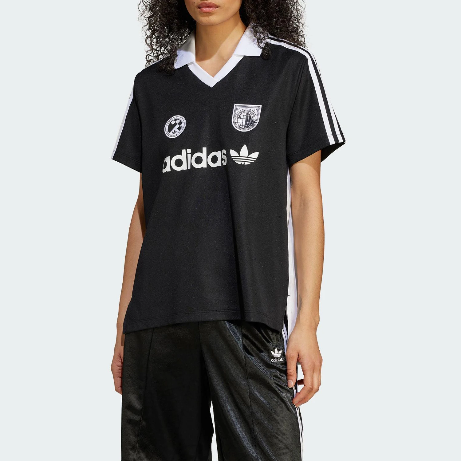 Adidas genuine Trefoil Womens Pleated Collar Short Sleeve T-Shirt JZ6783
Adidas genuine Trefoil Womens Pleated Collar Short Sleeve T-Shirt JZ6783