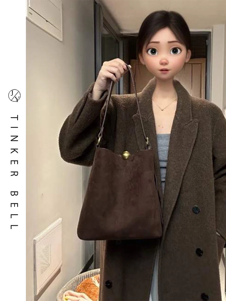 Замшевая сумка-ведро в стиле ретро для женщин, повседневная простая модная сумка с магнитной застежкой, мягкая квадратная сумка в стиле авпа
Замшевая сумка-ведро в стиле ретро для женщин, повседневная простая модная сумка с магнитной застежкой, мягкая квадратная сумка в стиле авпа