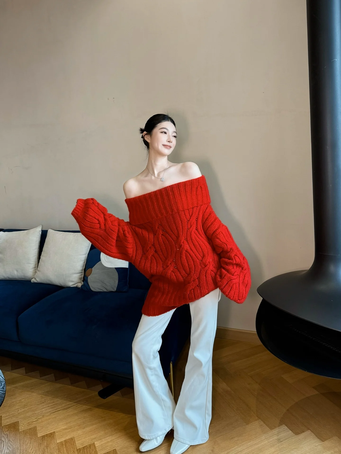 Christmas Atmosphere Red Knitted Woolen One-Shoulder Sweater for Women ALIN Brand Loose Fit Knitwear Mid-Length Coat
Christmas Atmosphere Red Knitted Woolen One-Shoulder Sweater for Women ALIN Brand Loose Fit Knitwear Mid-Length Coat
