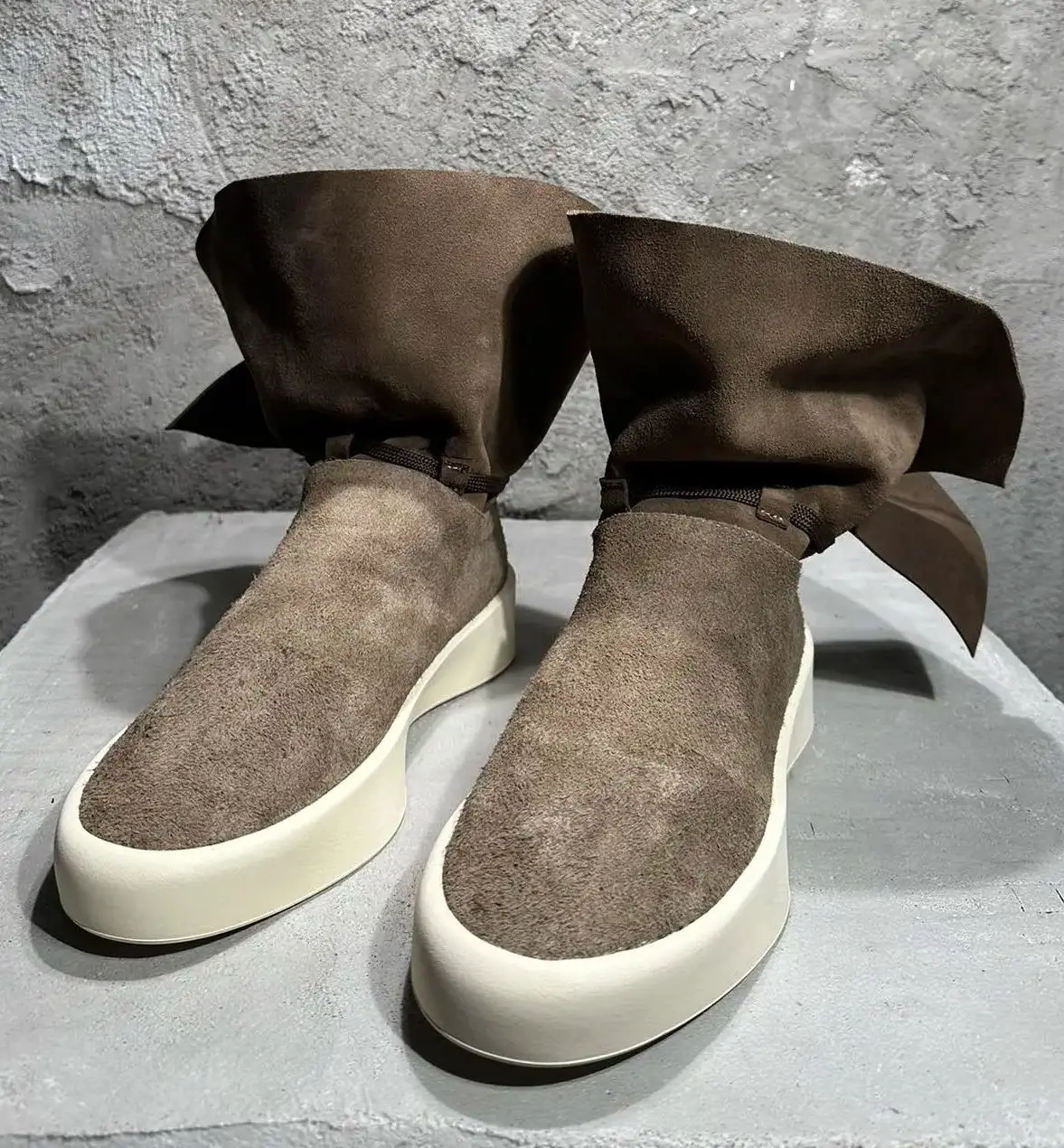 Men Shoes Casual Genuine Leather Suede Brown Basic Boots Brand Designer Vintage Original Luxury High Street Male Sneaker Owen
Men Shoes Casual Genuine Leather Suede Brown Basic Boots Brand Designer Vintage Original Luxury High Street Male Sneaker Owen