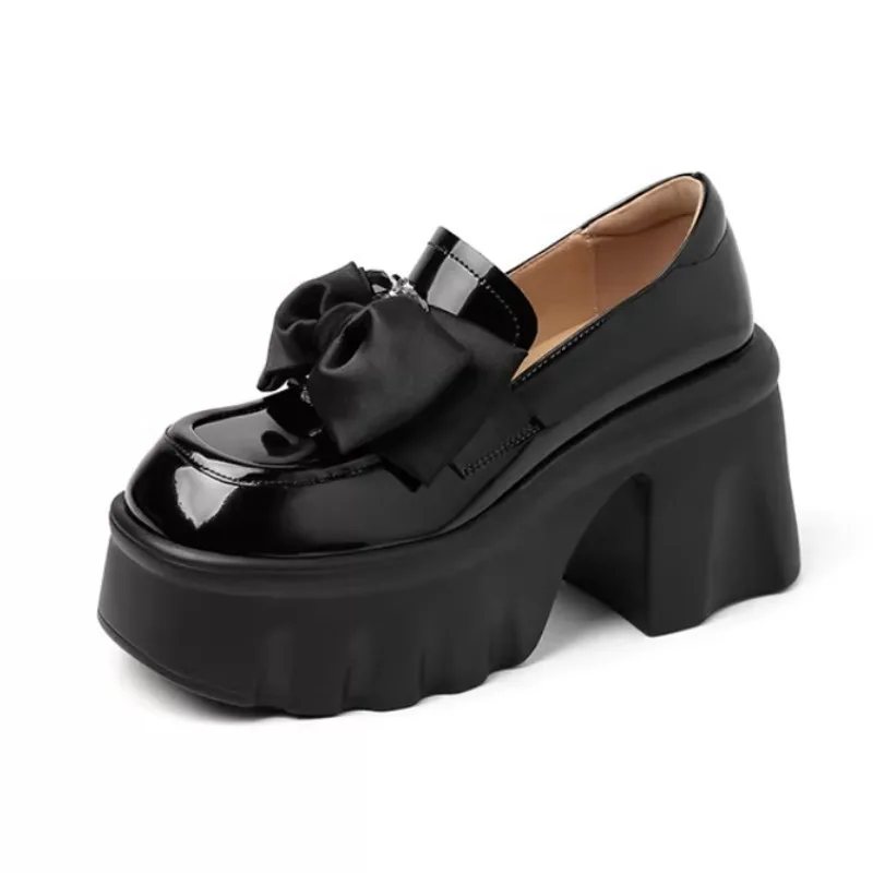 Новые женские туфли-лоферы в британском стиле, повседневные, из натуральной кожи, модные, с бантом, на высоком каблуке, на платформе, женские оксфорды, туфли-лодочки
Новые женские туфли-лоферы в британском стиле, повседневные, из натуральной кожи, модные, с бантом, на высоком каблуке, на платформе, женские оксфорды, туфли-лодочки