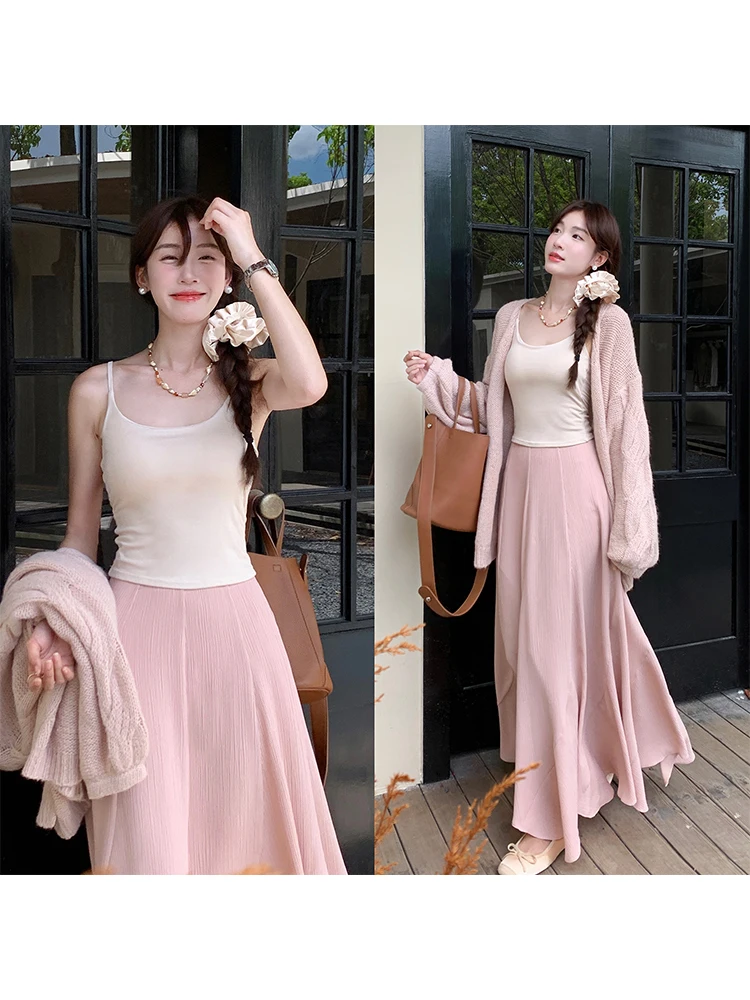 Модный вязаный розовый комплект для женщин: топ с длинными рукавами и бретелями, двухсекционный костюм с V-образным вырезом, осенняя новинка Yang Bubble
Модный вязаный розовый комплект для женщин: топ с длинными рукавами и бретелями, двухсекционный костюм с V-образным вырезом, осенняя новинка Yang Bubble