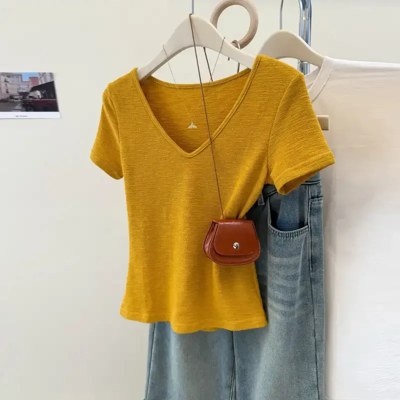 Women's Korean Style Yellow V-Neck Short Sleeve T-shirt Slim Fit Cropped Casual Summer Tee
Women's Korean Style Yellow V-Neck Short Sleeve T-shirt Slim Fit Cropped Casual Summer Tee