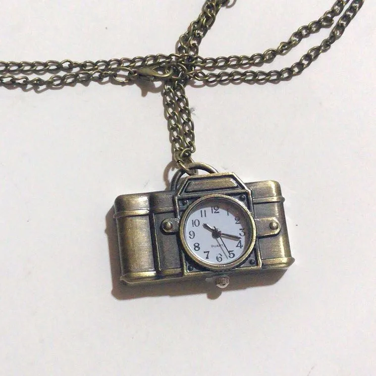 Portable Camera Design Pendant Pocket Watch Unisex Antique Fashionable Watch Necklace Creative Accessory Holiday Gift
Portable Camera Design Pendant Pocket Watch Unisex Antique Fashionable Watch Necklace Creative Accessory Holiday Gift