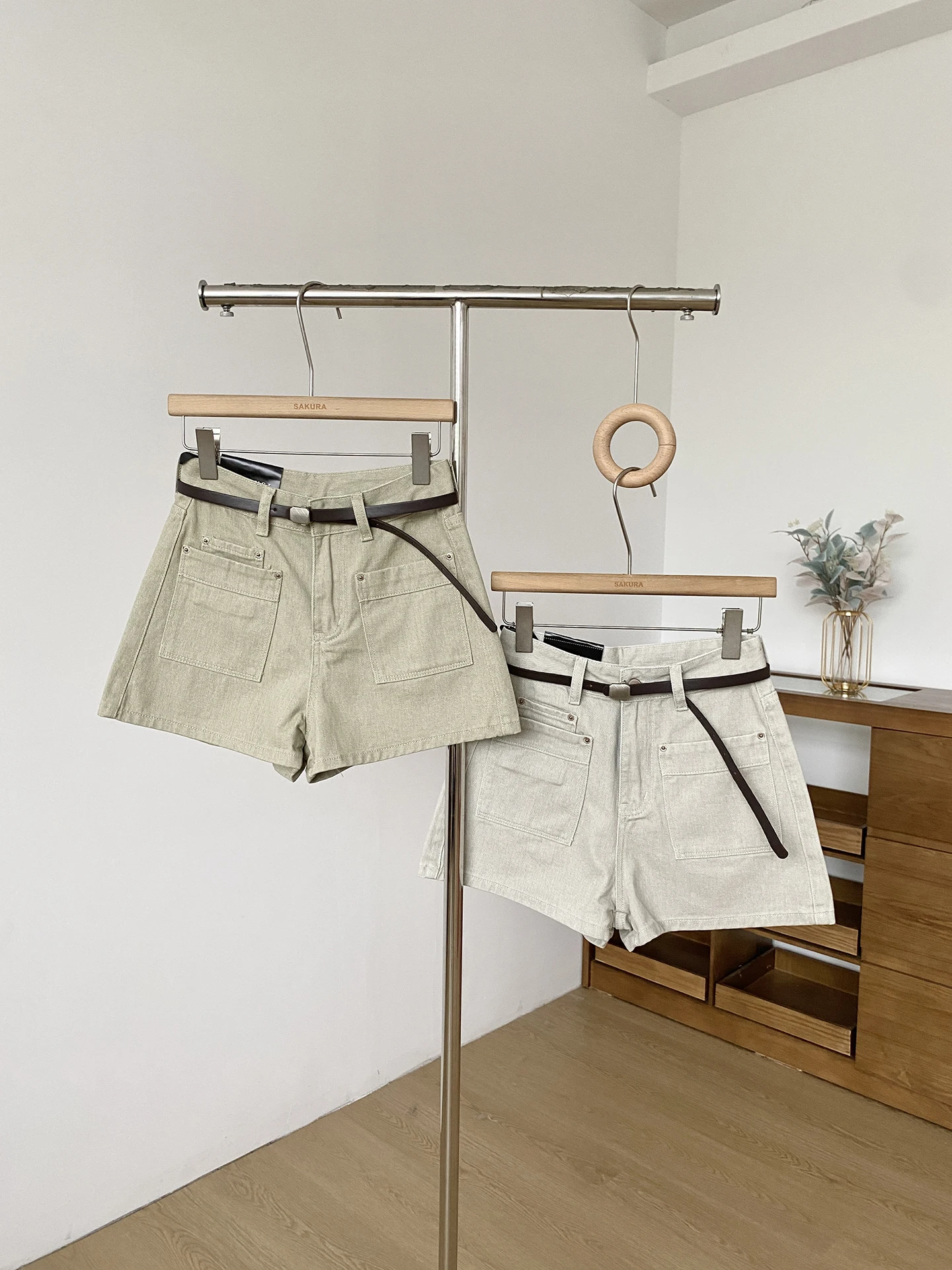 Khaki Workwear Denim Shorts Women's Straight Leg Summer New Zipper Versatile High Waist Wide Leg Casual Pants
Khaki Workwear Denim Shorts Women's Straight Leg Summer New Zipper Versatile High Waist Wide Leg Casual Pants