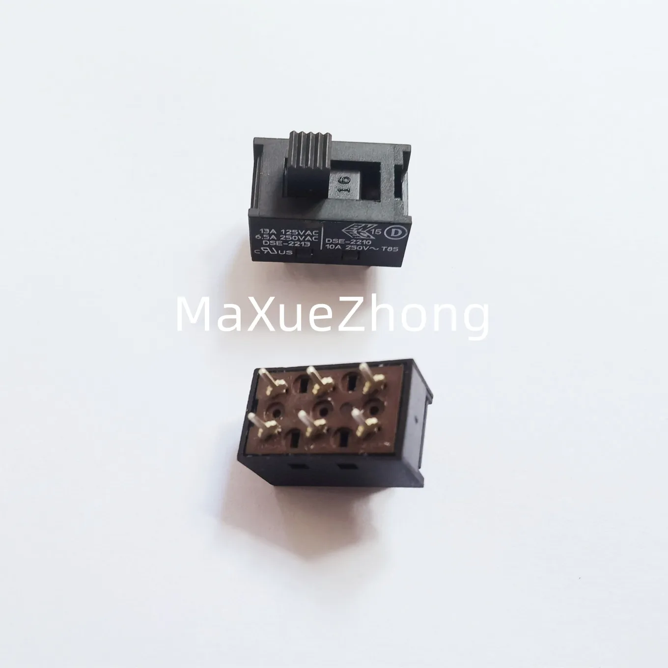 Original new 100% DSE-2213 DSE-2210 10A250V sharp foot double row 2 gear 6pin sliding toggle power switch
Original new 100% DSE-2213 DSE-2210 10A250V sharp foot double row 2 gear 6pin sliding toggle power switch
