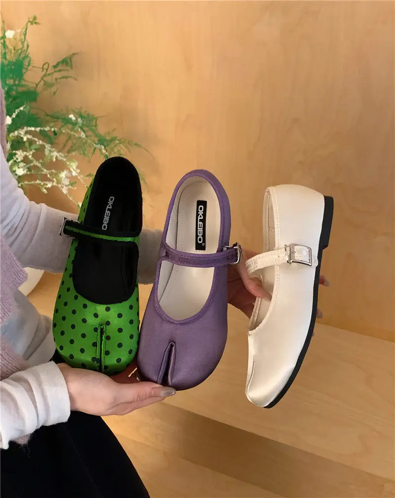 IPPEUM Tabi Женская обувь с разделенным носком, новинка 2026, модная обувь Мэри Джейн, балетки Tabis
IPPEUM Tabi Женская обувь с разделенным носком, новинка 2026, модная обувь Мэри Джейн, балетки Tabis