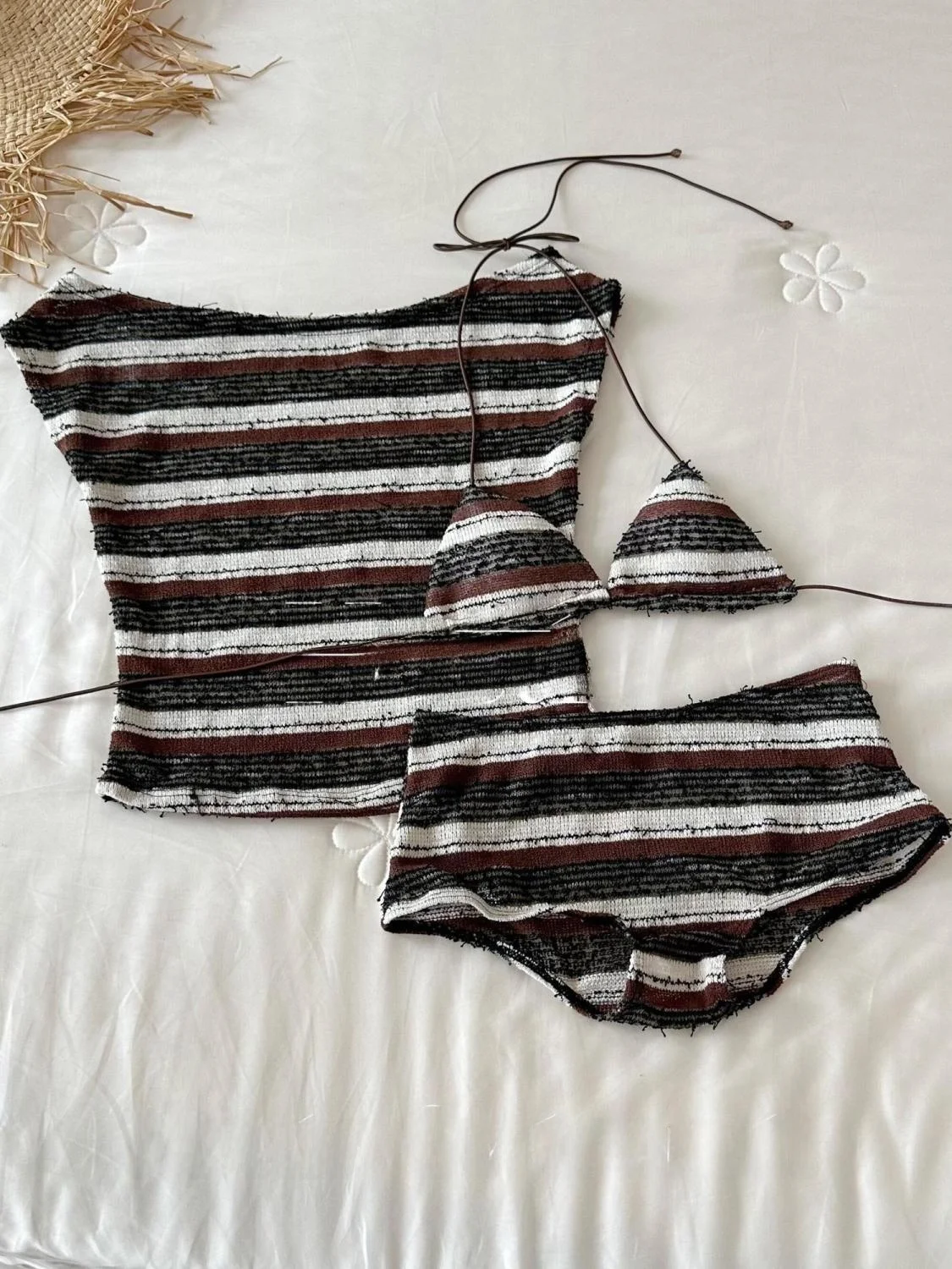 California Hot Girl Ins Sexy Stripe Jennie Crossbody Knitted Bikini Island Vaion Hot Spring Tee-quarter Sve Swimsuit
California Hot Girl Ins Sexy Stripe Jennie Crossbody Knitted Bikini Island Vaion Hot Spring Tee-quarter Sve Swimsuit