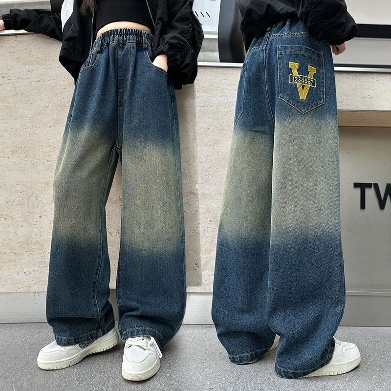 Street Style Kids Boys Girls Vintage Gradient Blue Jeans Trousers With Letter V Teenage Child High Fashion Y2K Denim Pants 5-14T
Street Style Kids Boys Girls Vintage Gradient Blue Jeans Trousers With Letter V Teenage Child High Fashion Y2K Denim Pants 5-14T