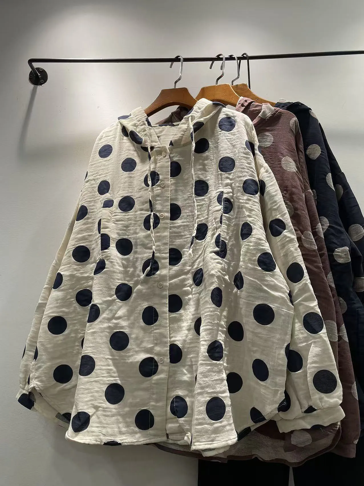 Retro Polka Dot Hooded Drawstring Double Cotton Loose Long Sleeve Shirt Jacket Women's Capri Loose Fit Breathable Casual Wear
Retro Polka Dot Hooded Drawstring Double Cotton Loose Long Sleeve Shirt Jacket Women's Capri Loose Fit Breathable Casual Wear