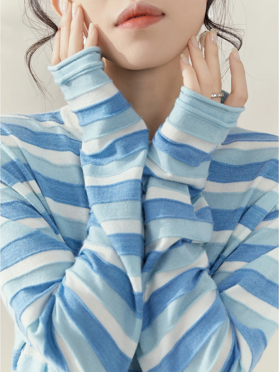 Женский повседневный вязаный топ FlowingEra в полоску с длинным рукавом, свободный крой, для ранней осени, из мягкого полиэфирного волокна, с цветовыми блоками
Женский повседневный вязаный топ FlowingEra в полоску с длинным рукавом, свободный крой, для ранней осени, из мягкого полиэфирного волокна, с цветовыми блоками