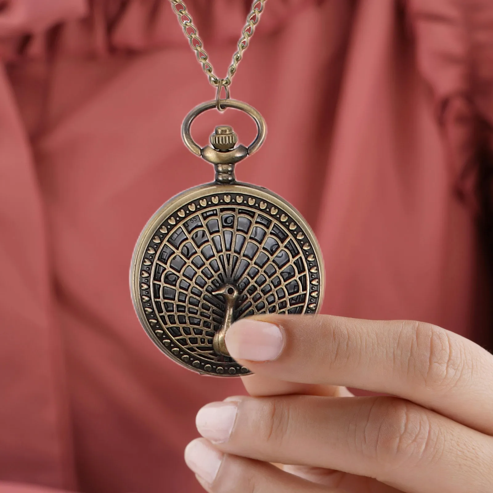 Hollow Vintage Pocket Watch Necklace Retro Pendant Flipping Cover Timepiece for Sweater Dress Decoration Gift Present
Hollow Vintage Pocket Watch Necklace Retro Pendant Flipping Cover Timepiece for Sweater Dress Decoration Gift Present