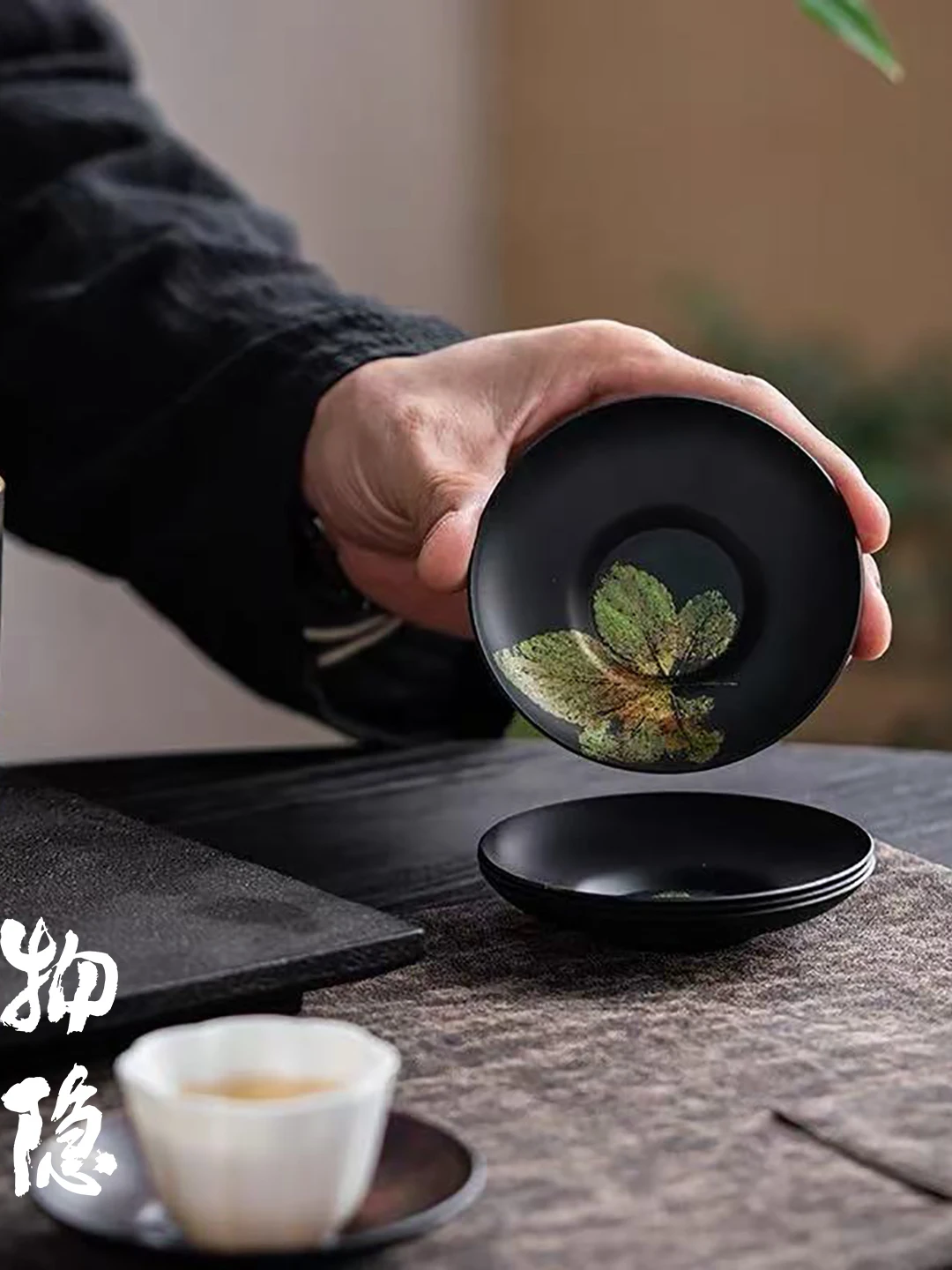 Подставка для чашек Wuyi Tang в ретро-стиле, большая, из лакированного железа, с точечным узором, термостойкая, для домашнего использования, для чайного набора Гунфу
Подставка для чашек Wuyi Tang в ретро-стиле, большая, из лакированного железа, с точечным узором, термостойкая, для домашнего использования, для чайного набора Гунфу