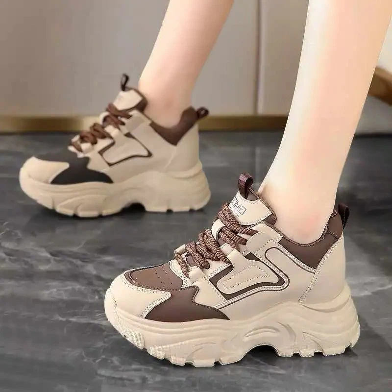 Сезонная новая удобная модная спортивная обувь на плоской подошве для женщин, вулканизированная обувь на платформе со шнуровкой и круглым носком, увеличивающая рост
Сезонная новая удобная модная спортивная обувь на плоской подошве для женщин, вулканизированная обувь на платформе со шнуровкой и круглым носком, увеличивающая рост