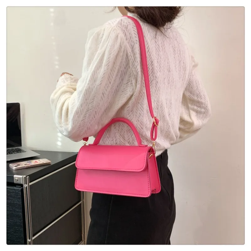 Retro High-quality Shoulder Bag Handbag New Niche Design Female Shoulder Bag Portable Small Messenger Luxury Brand Crossbody Bag
Retro High-quality Shoulder Bag Handbag New Niche Design Female Shoulder Bag Portable Small Messenger Luxury Brand Crossbody Bag