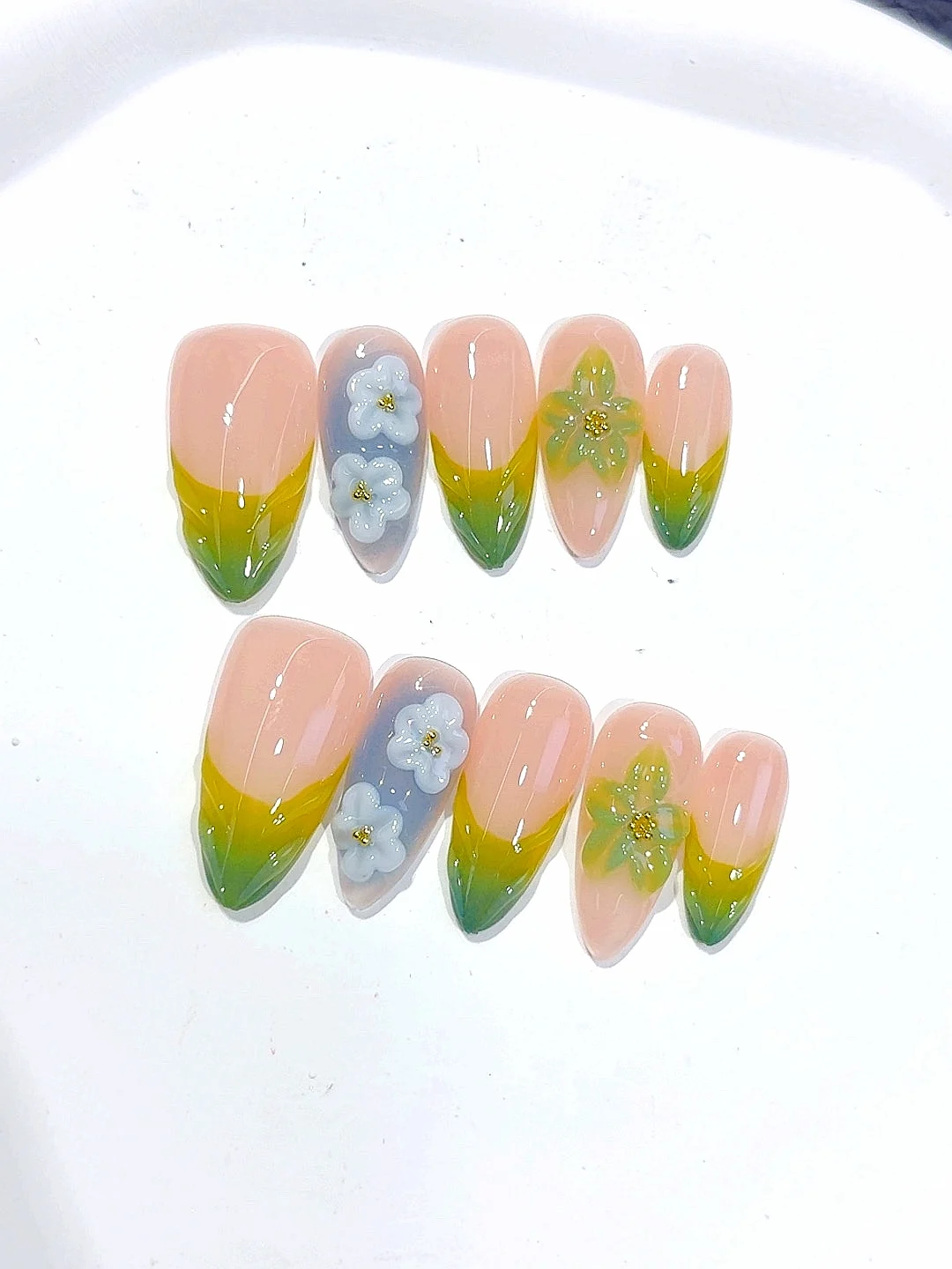 Nude & Gradient Leaf 3D Flower Almond Press on Nails, Handmade False Nails Set for Women (10 Pcs) D559
Nude & Gradient Leaf 3D Flower Almond Press on Nails, Handmade False Nails Set for Women (10 Pcs) D559