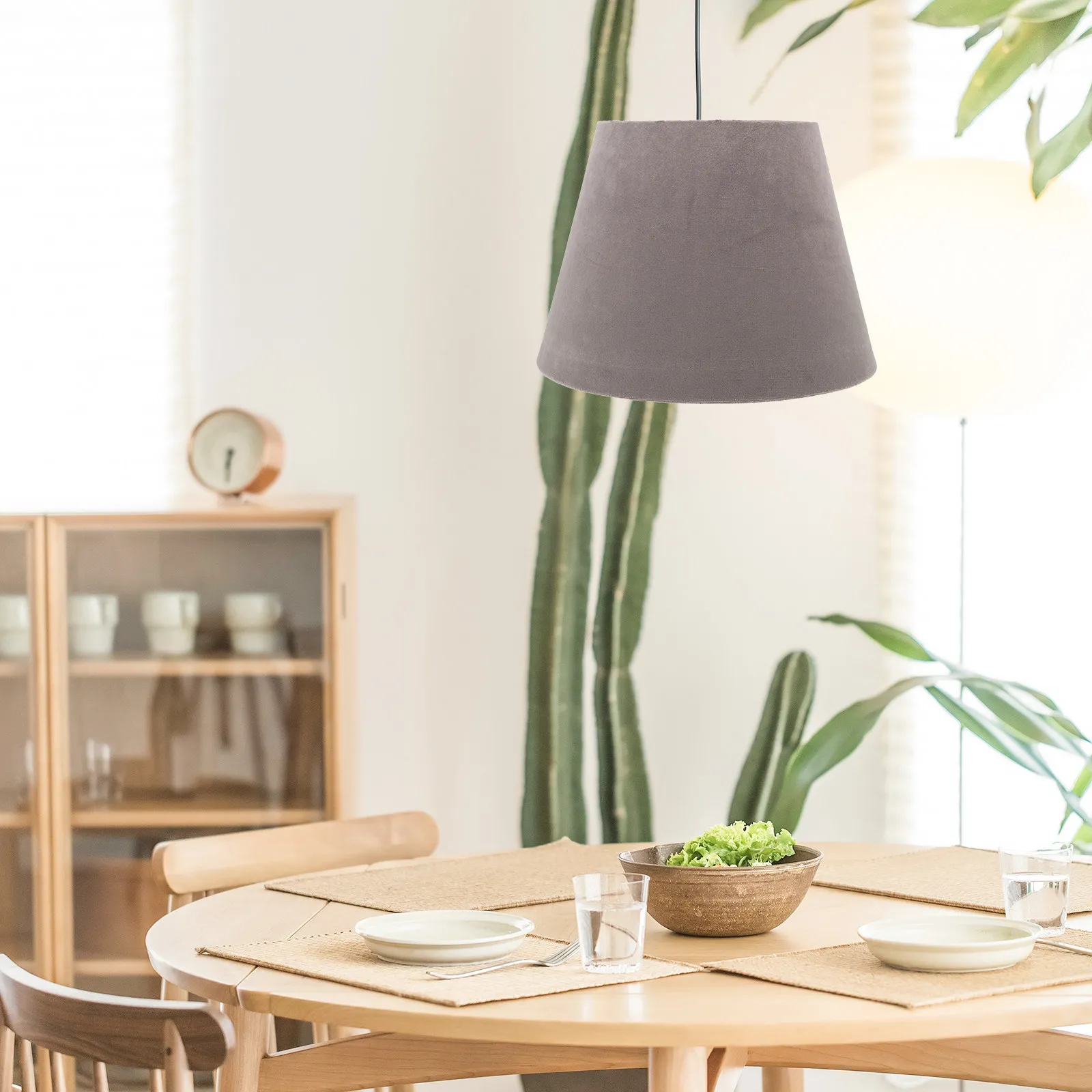1Pcs Creative Simple Lampshade Made of High Quality Cloth Material for Living Room Bedroom Table Lamp Light Accessory Decorative
1Pcs Creative Simple Lampshade Made of High Quality Cloth Material for Living Room Bedroom Table Lamp Light Accessory Decorative