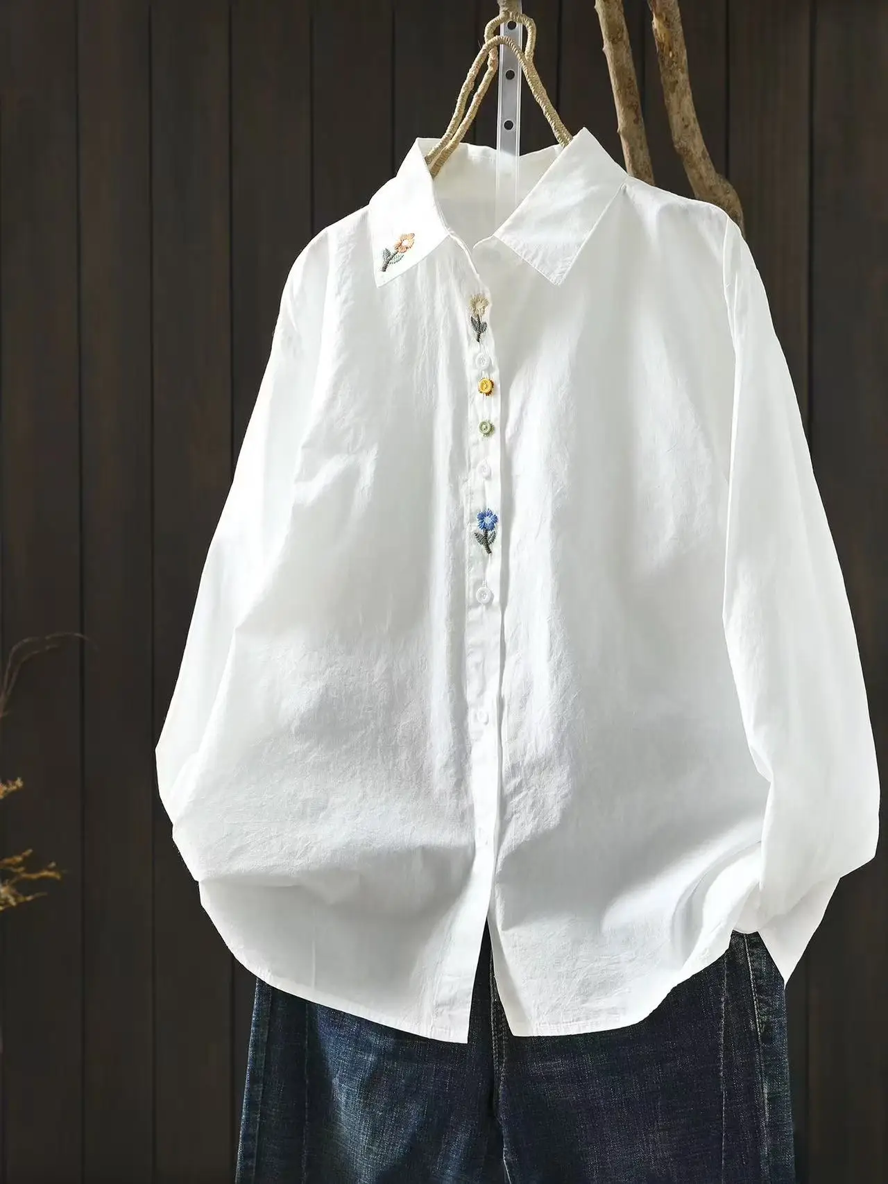 Korean Fashion White Long Sleeve Lapel Shirt Women Floral Embroidery Button Up Loose Fit Casual Cotton Ladies Blouse
Korean Fashion White Long Sleeve Lapel Shirt Women Floral Embroidery Button Up Loose Fit Casual Cotton Ladies Blouse