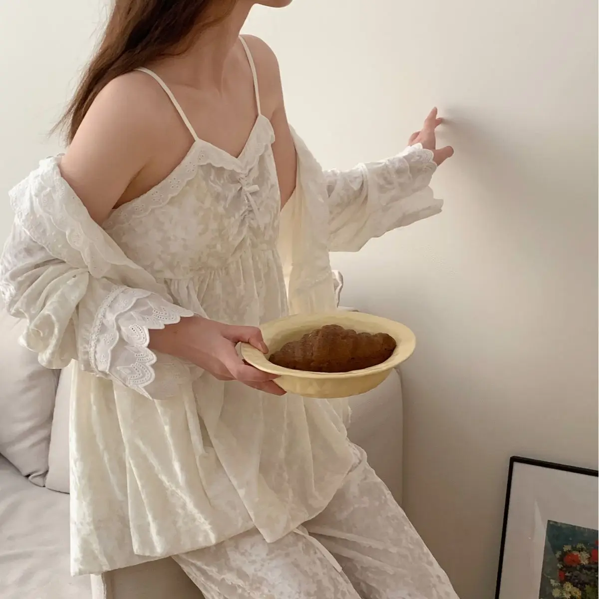 Autumn Winter Velvet 3PCS Pajamas Set French Court Style Princess Sleepwear Pijamas Suit Loose Velour Home Clothes Lounge Wear
Autumn Winter Velvet 3PCS Pajamas Set French Court Style Princess Sleepwear Pijamas Suit Loose Velour Home Clothes Lounge Wear