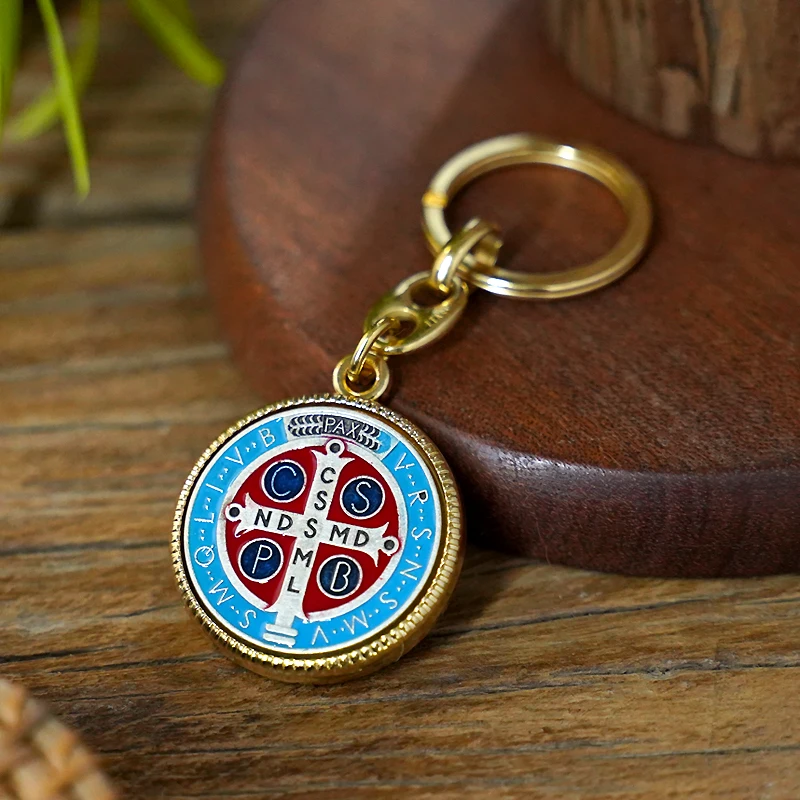 Gold-rimmed and enamelled double-sided keychain accessory Fine religious souvenirs
Gold-rimmed and enamelled double-sided keychain accessory Fine religious souvenirs