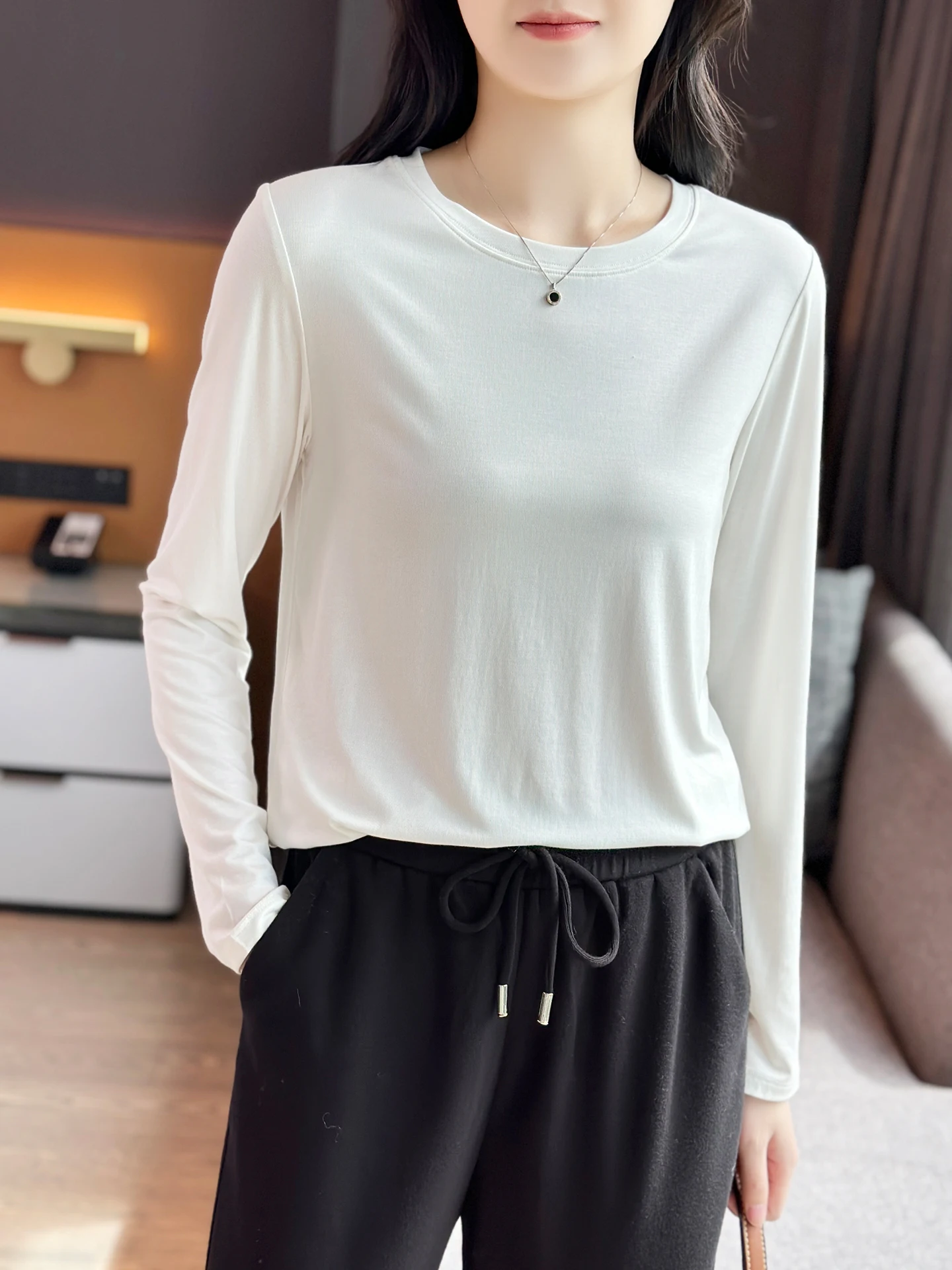 Zuozhujia Ultra-Soft Silk T-irt round Ne Long Sve Thin Outerwear Skin-nouriing Base Layer irt for Women
Zuozhujia Ultra-Soft Silk T-irt round Ne Long Sve Thin Outerwear Skin-nouriing Base Layer irt for Women