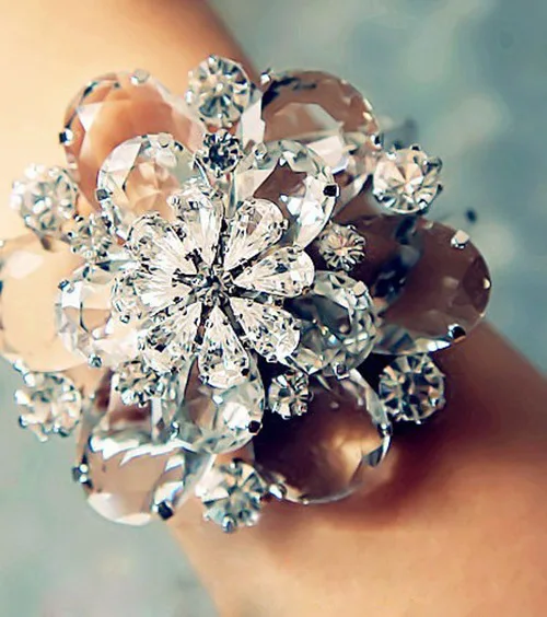 DIY accessories European and American cross-border e-commerce, exaggerated super flash crystal flower bracelet, wholesale of wom
DIY accessories European and American cross-border e-commerce, exaggerated super flash crystal flower bracelet, wholesale of wom
