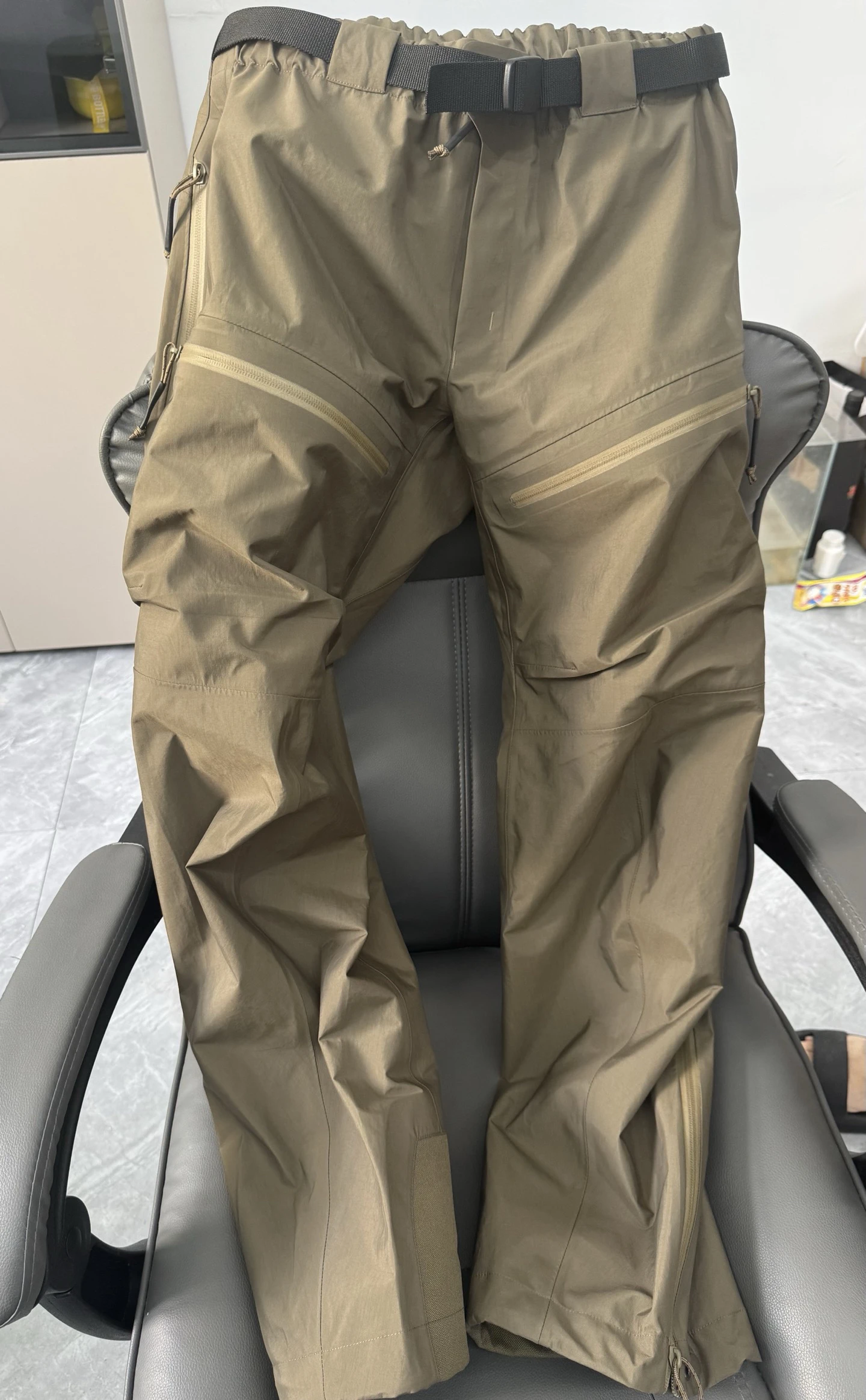 Мужские брюки-карго с твердым корпусом, штурмовые брюки, водонепроницаемые, ветрозащитные, дышащие, уличные, с карманами, на боковой молнии, четыре цвета, брюки
Мужские брюки-карго с твердым корпусом, штурмовые брюки, водонепроницаемые, ветрозащитные, дышащие, уличные, с карманами, на боковой молнии, четыре цвета, брюки