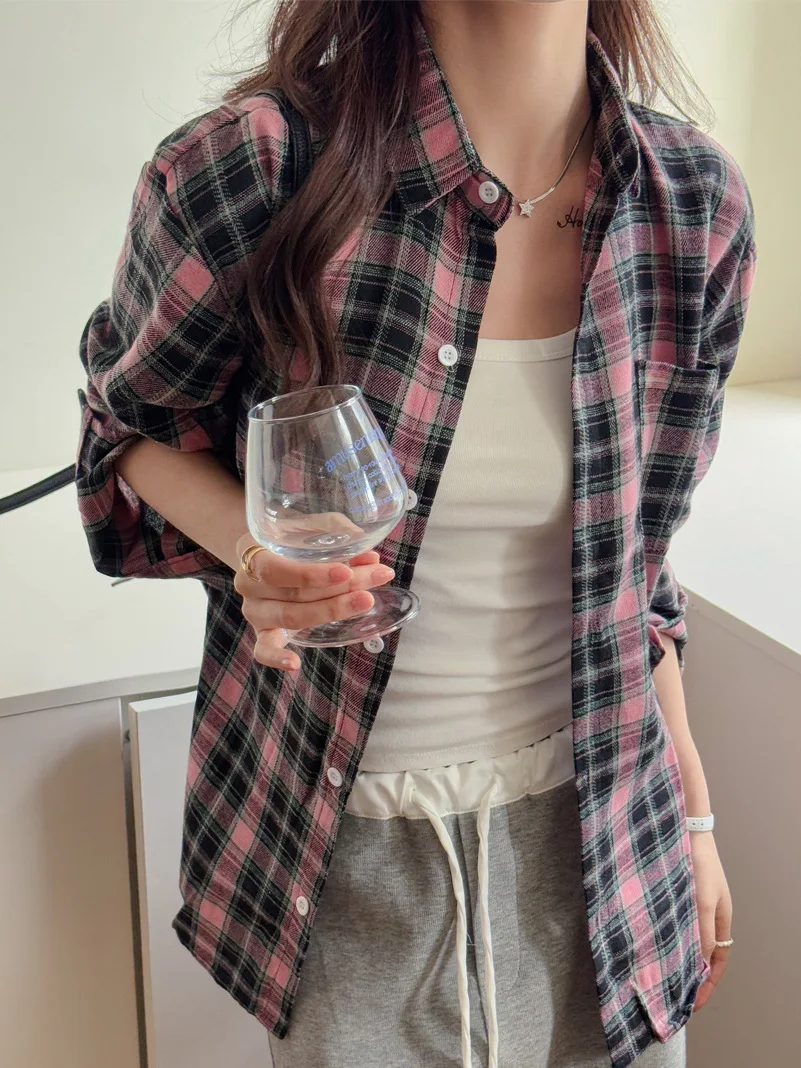 Винтажная свободная рубашка в клетку для женщин, новинка весеннего сезона, в корейском стиле, повседневная блузка с длинным рукавом для защиты от солнца, топ для работы и отдыха
Винтажная свободная рубашка в клетку для женщин, новинка весеннего сезона, в корейском стиле, повседневная блузка с длинным рукавом для защиты от солнца, топ для работы и отдыха
