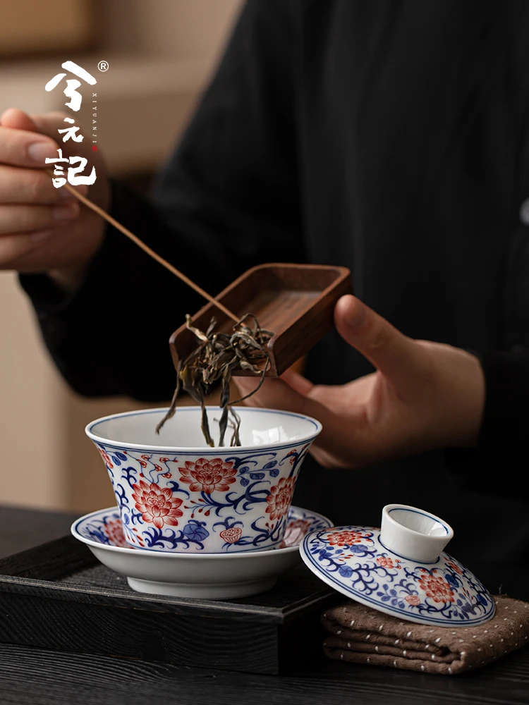 Blue and White Glazed Red Sancai Gaiwan Tea Cup Single High-Grade Making Ceramic Bowl Kung Fu Set with Lid
Blue and White Glazed Red Sancai Gaiwan Tea Cup Single High-Grade Making Ceramic Bowl Kung Fu Set with Lid