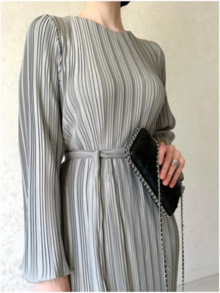 Elegant Pleated Dress Women Round Neck Belt Gathered Waist Flared Sleeve Solid Color Long Dresses Party 2025 New Autumn Style
Elegant Pleated Dress Women Round Neck Belt Gathered Waist Flared Sleeve Solid Color Long Dresses Party 2025 New Autumn Style