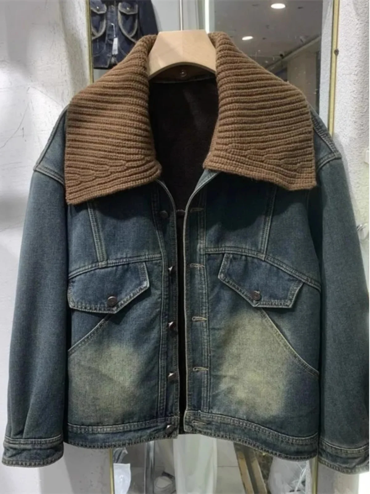 Thiened Fce Lined Denim Jaet Women's Lamb Fur 2025 Autumn Winter New Hong Kong Sle Knitted Loose Parka Coat Trendy Top
Thiened Fce Lined Denim Jaet Women's Lamb Fur 2025 Autumn Winter New Hong Kong Sle Knitted Loose Parka Coat Trendy Top