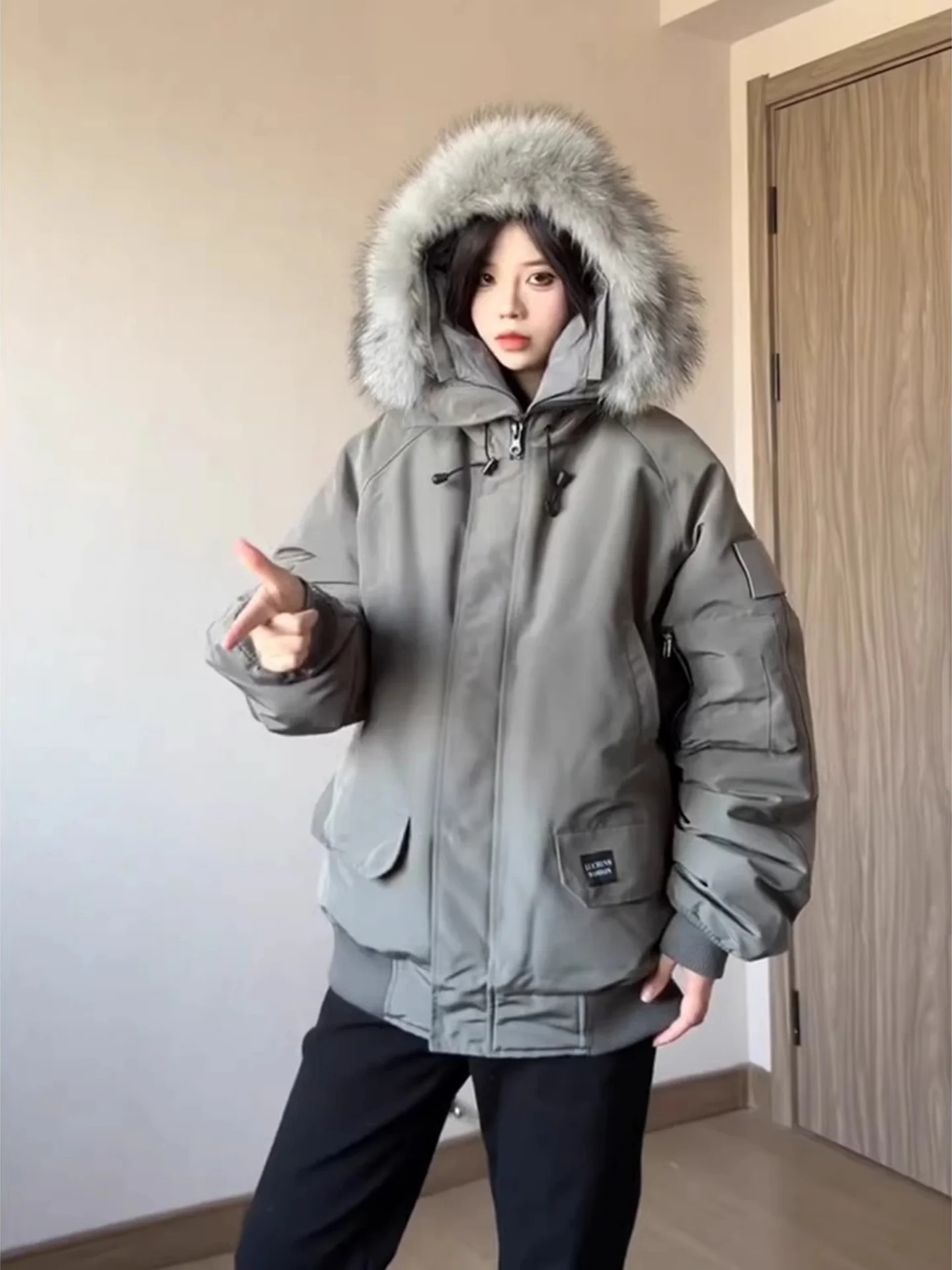 Американская ретро-куртка-парка унисекс с капюшоном, утепленная хлопком, для мужчин и женщин, зимняя рабочая одежда, морозостойкая, с меховым воротником, для северо-востока
Американская ретро-куртка-парка унисекс с капюшоном, утепленная хлопком, для мужчин и женщин, зимняя рабочая одежда, морозостойкая, с меховым воротником, для северо-востока