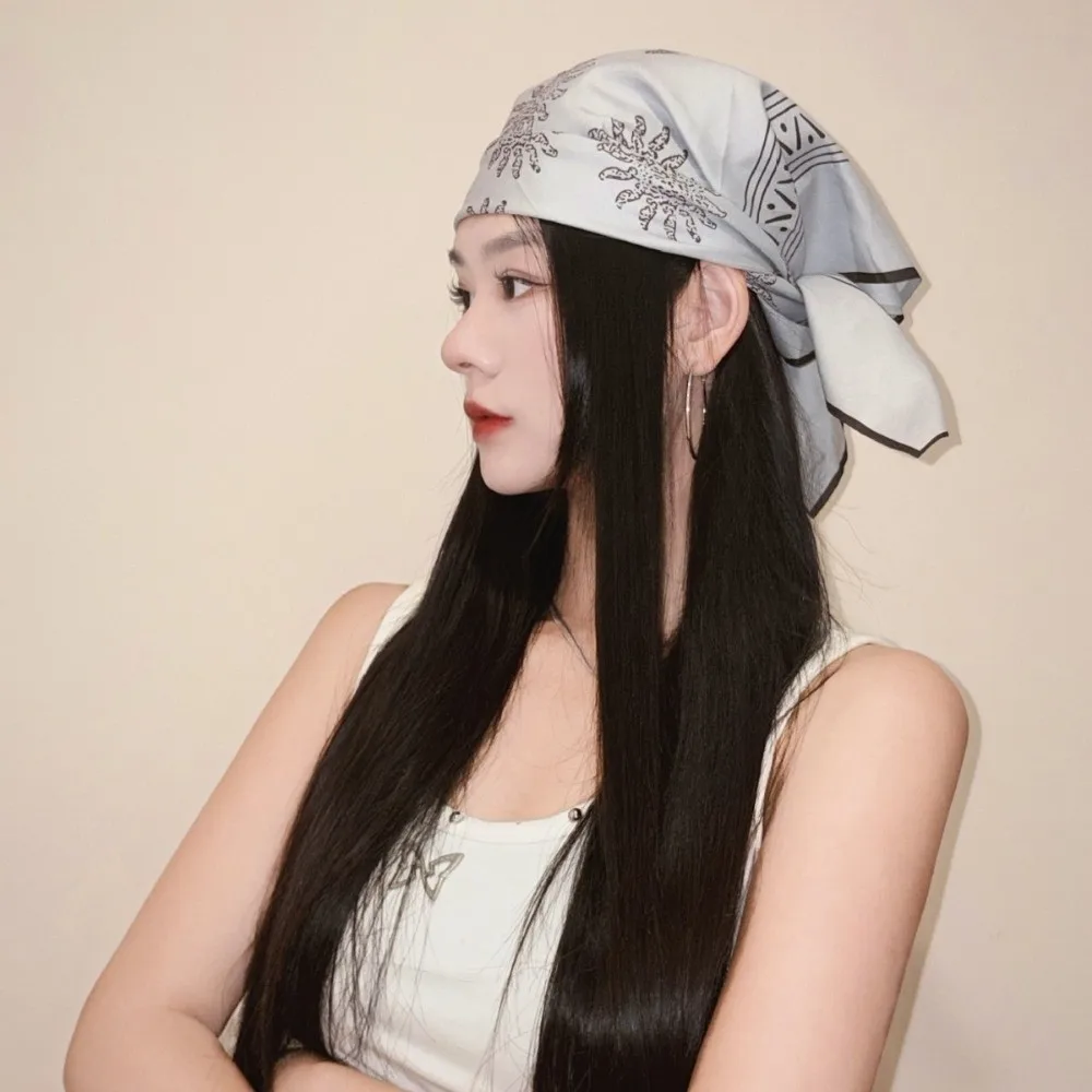 Retro Flower Square Headscarf Hip Hop Y2K Print Hair Scarf Headband Slender Scarf Punk Bandana Streetwear
Retro Flower Square Headscarf Hip Hop Y2K Print Hair Scarf Headband Slender Scarf Punk Bandana Streetwear