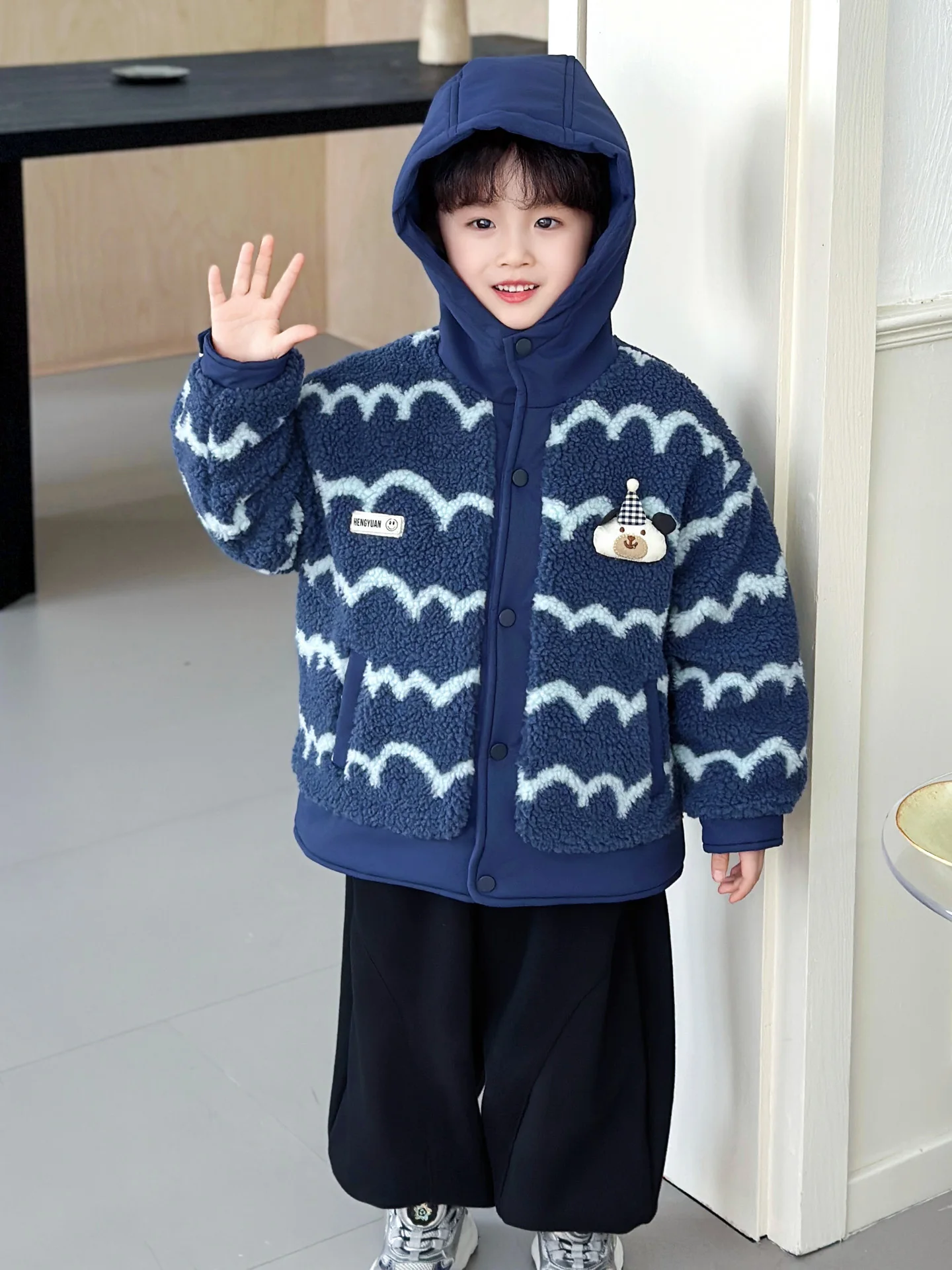 Утепленная хлопковая куртка для мальчиков с капюшоном и мультяшным принтом, теплая верхняя одежда, зимнее пальто, молодежный модный повседневный топ с длинными рукавами
Утепленная хлопковая куртка для мальчиков с капюшоном и мультяшным принтом, теплая верхняя одежда, зимнее пальто, молодежный модный повседневный топ с длинными рукавами