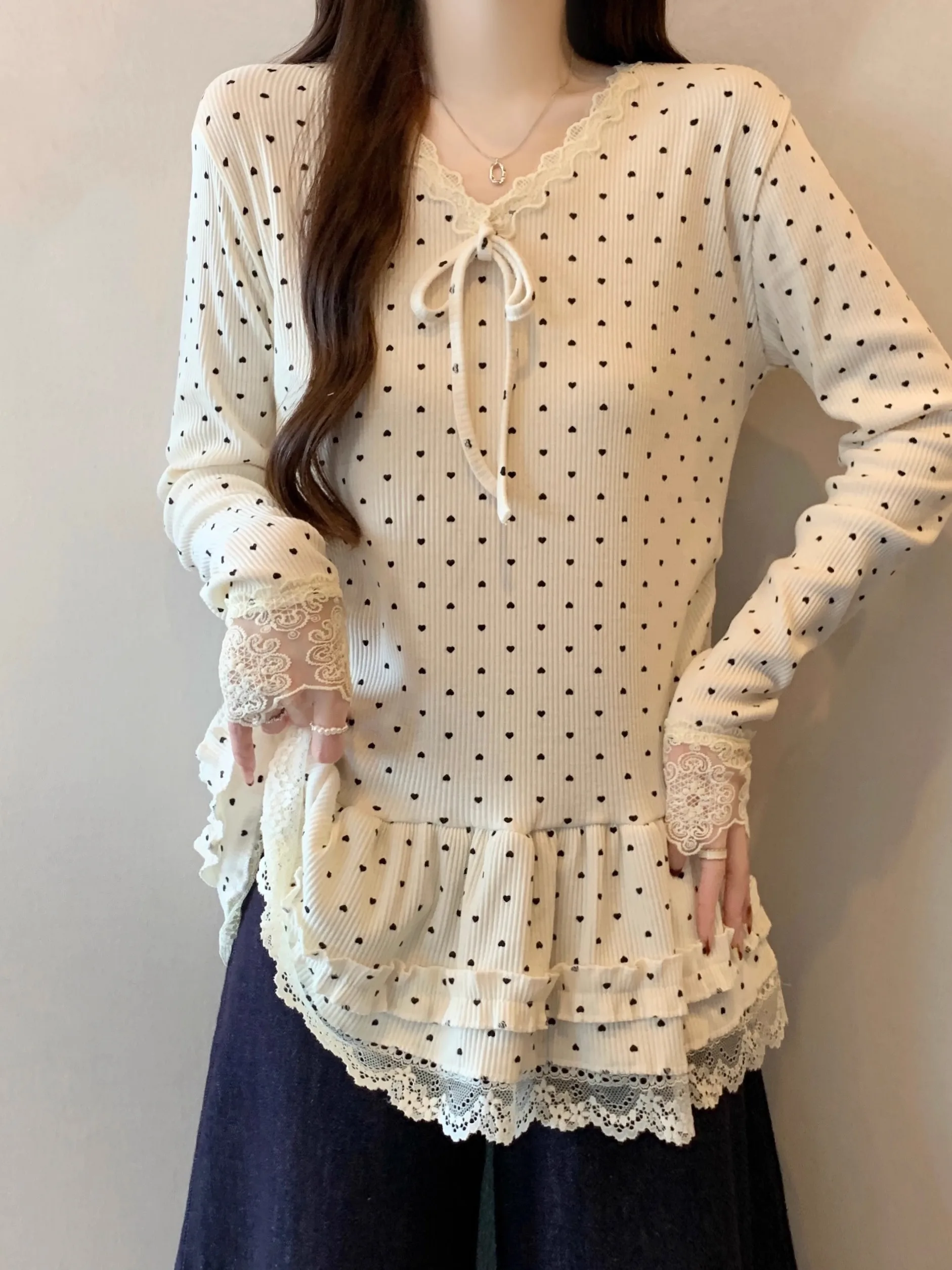 Polka Dot Heart V-neck Knitwear Women's Early Spring New Style plus Size Lace Hem Base Shirt Korean Style Loose Fit Long Sleeve
Polka Dot Heart V-neck Knitwear Women's Early Spring New Style plus Size Lace Hem Base Shirt Korean Style Loose Fit Long Sleeve