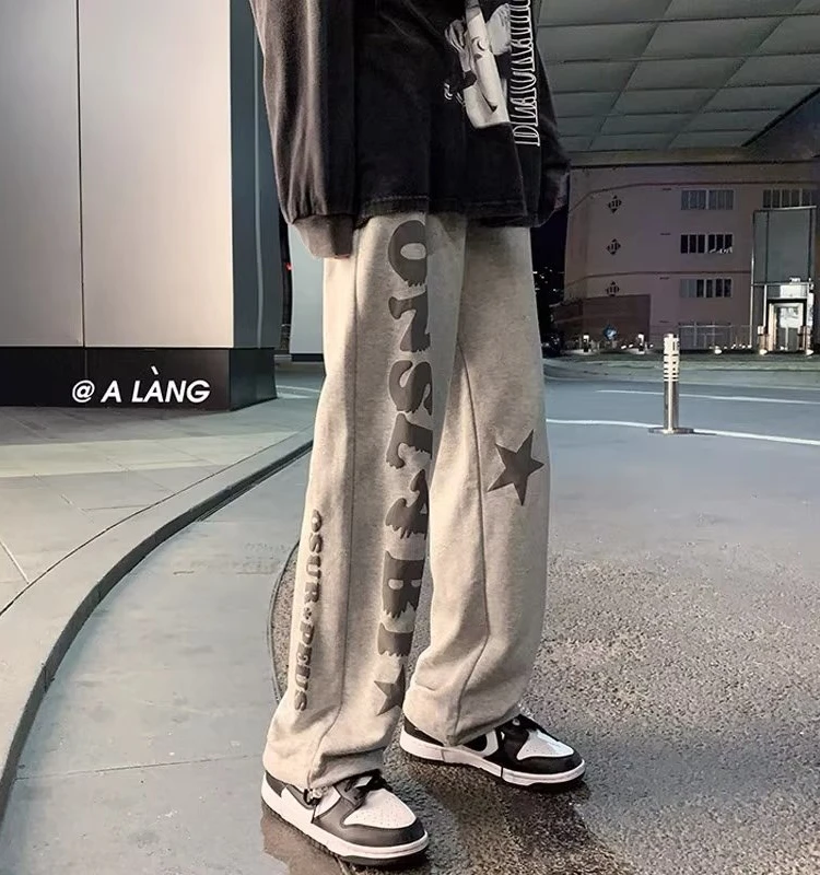 Мужские широкие спортивные повседневные брюки American High Street INS на весну и осень, маленькие свободные прямые свободные брюки с дизайном
Мужские широкие спортивные повседневные брюки American High Street INS на весну и осень, маленькие свободные прямые свободные брюки с дизайном