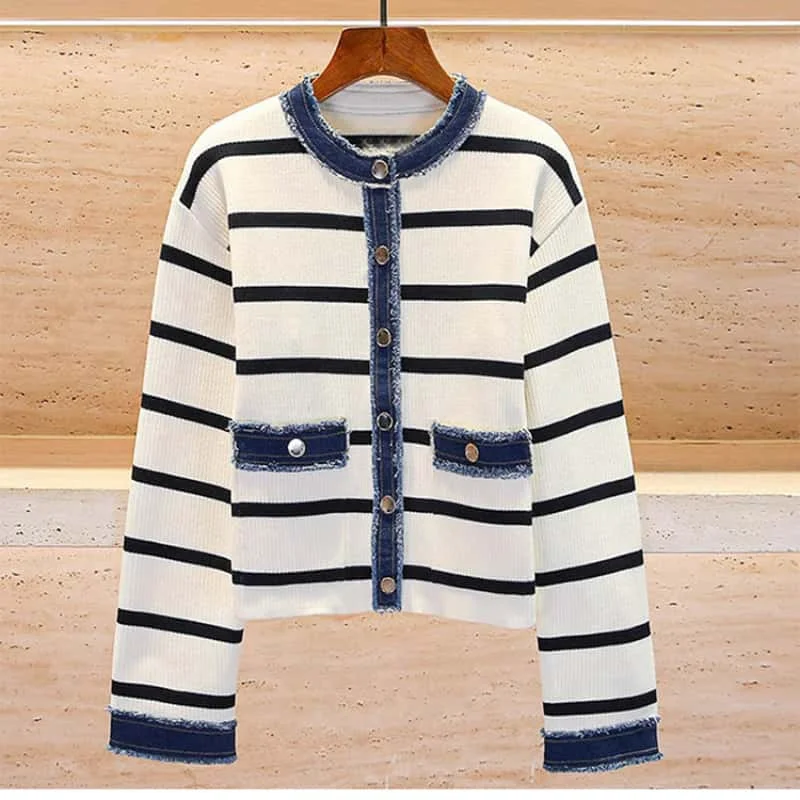 2025 Spring New Knitted Cardigan For Women Denim Spliced O Neck Long Sleeve Jackets Coat Female Fashion Stripes Elegant Top Chic
2025 Spring New Knitted Cardigan For Women Denim Spliced O Neck Long Sleeve Jackets Coat Female Fashion Stripes Elegant Top Chic