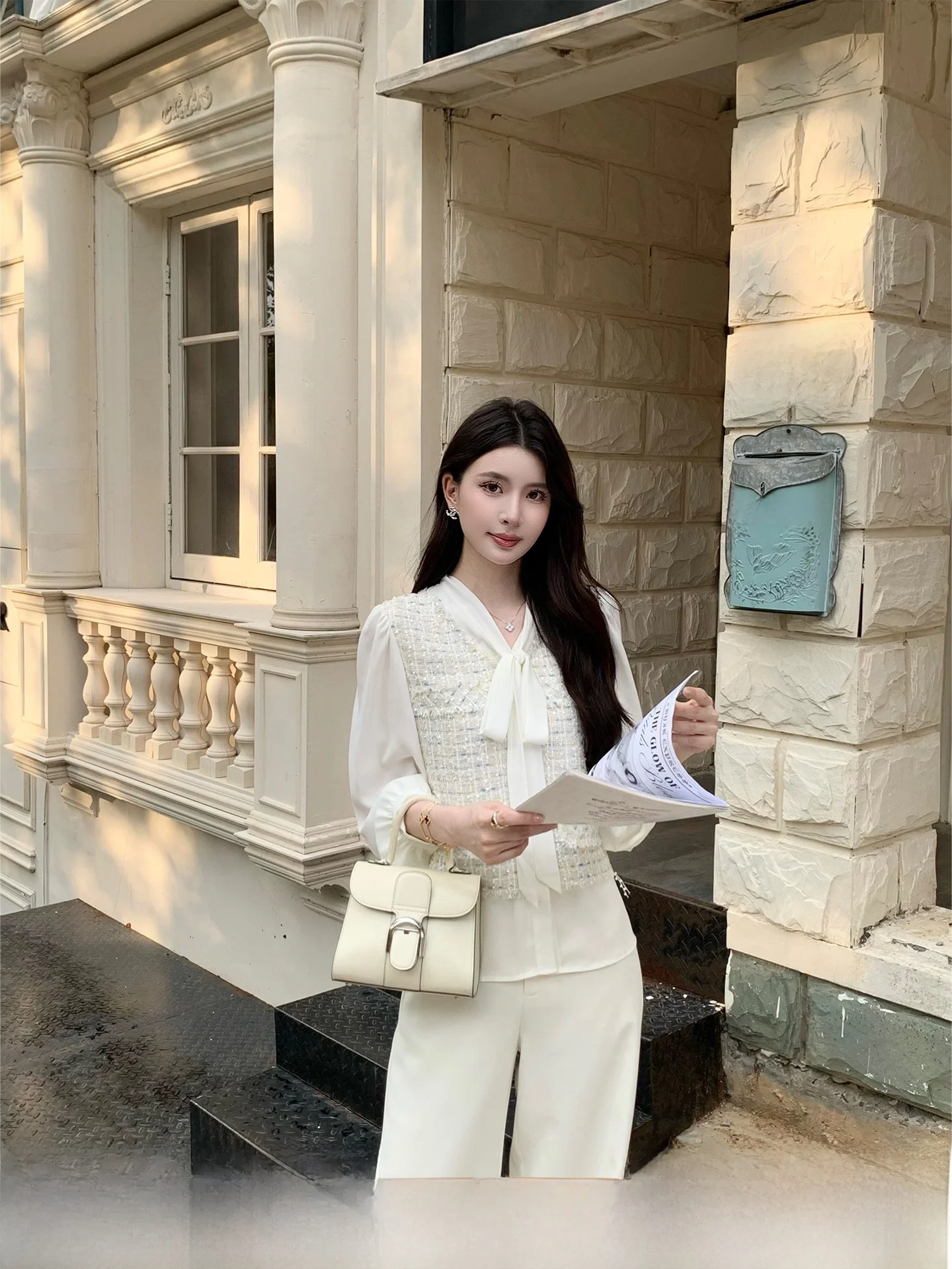 Kun【Lyon Bells】Women's irt Patchwork Design Autumn Faion Sensation Beige Color Blo Long Sve Casual Sle Polyester M...
Kun【Lyon Bells】Women's irt Patchwork Design Autumn Faion Sensation Beige Color Blo Long Sve Casual Sle Polyester M...