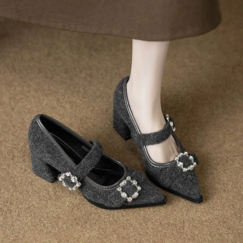 Новые женские туфли во французском стиле с острым носком на высоком каблуке, с одним ремешком, весенняя новинка, модель с пряжкой, до середины икры, на резиновой подошве
Новые женские туфли во французском стиле с острым носком на высоком каблуке, с одним ремешком, весенняя новинка, модель с пряжкой, до середины икры, на резиновой подошве