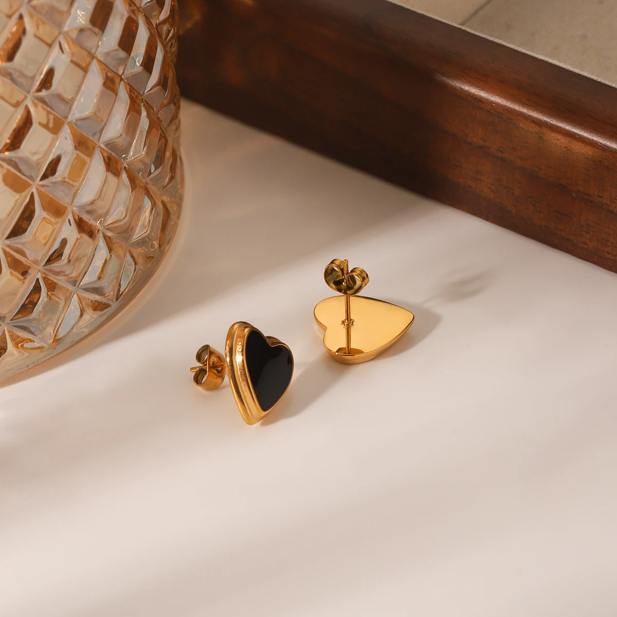 Black Enamel Heart Stud Earrings For Women Gold Plated Hypoallergenic Stainless Steel Tarnish Resistant Daily Party Gift
Black Enamel Heart Stud Earrings For Women Gold Plated Hypoallergenic Stainless Steel Tarnish Resistant Daily Party Gift