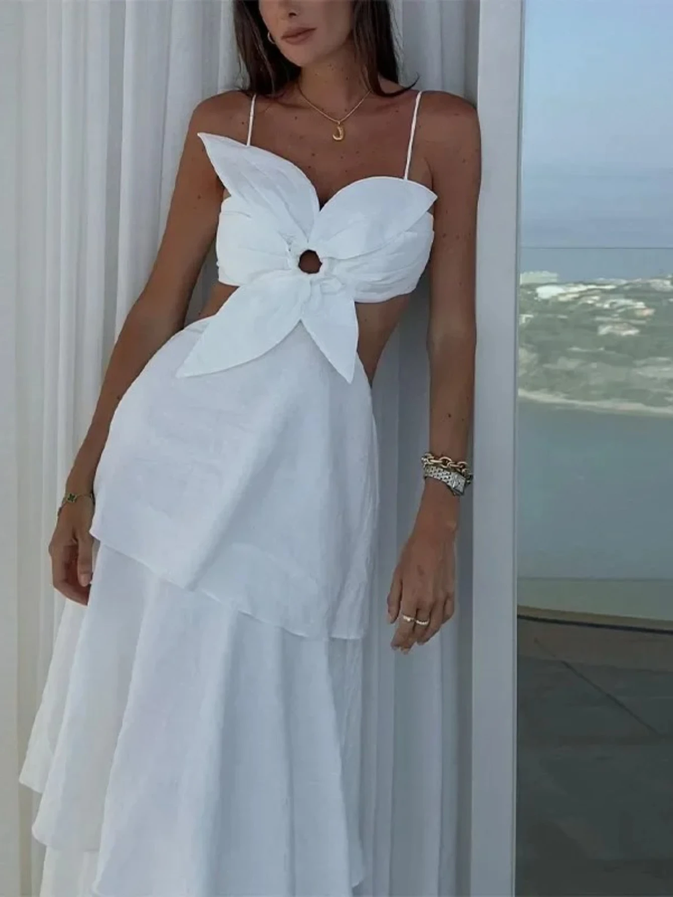 Платья на бретельках с цветочными оборками, женские сексуальные ажурные плиссированные платья миди без рукавов и открытой спины, летние женские халаты для торта
Платья на бретельках с цветочными оборками, женские сексуальные ажурные плиссированные платья миди без рукавов и открытой спины, летние женские халаты для торта