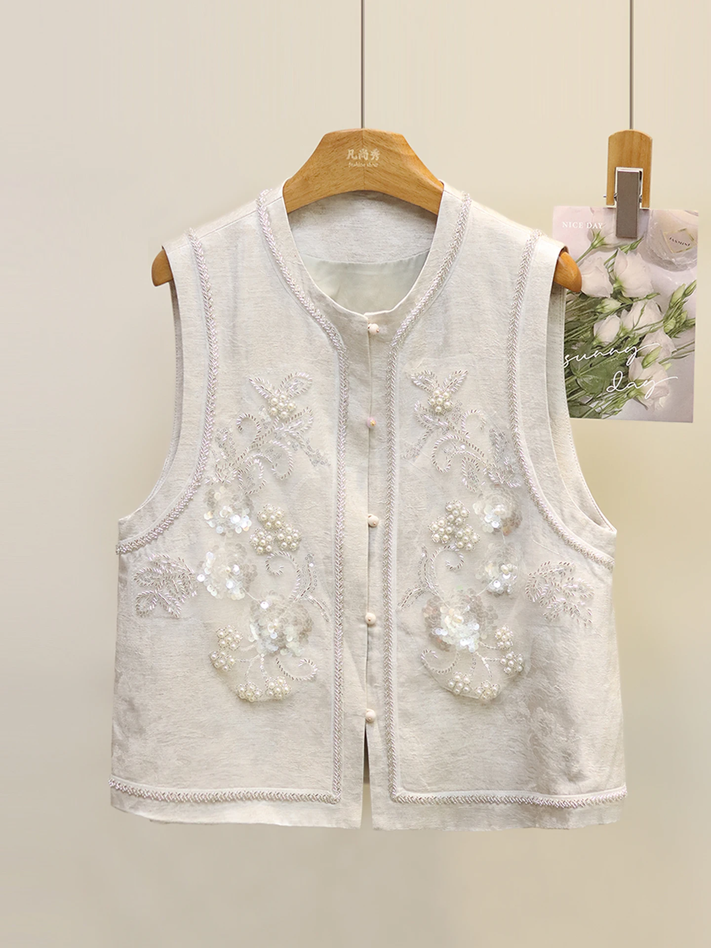 New Chinese Style Heavy Embroidered Bead Vest Women's Spring 2026 New round Neck Sleeveless Top High-End Feeling Fashionable
New Chinese Style Heavy Embroidered Bead Vest Women's Spring 2026 New round Neck Sleeveless Top High-End Feeling Fashionable