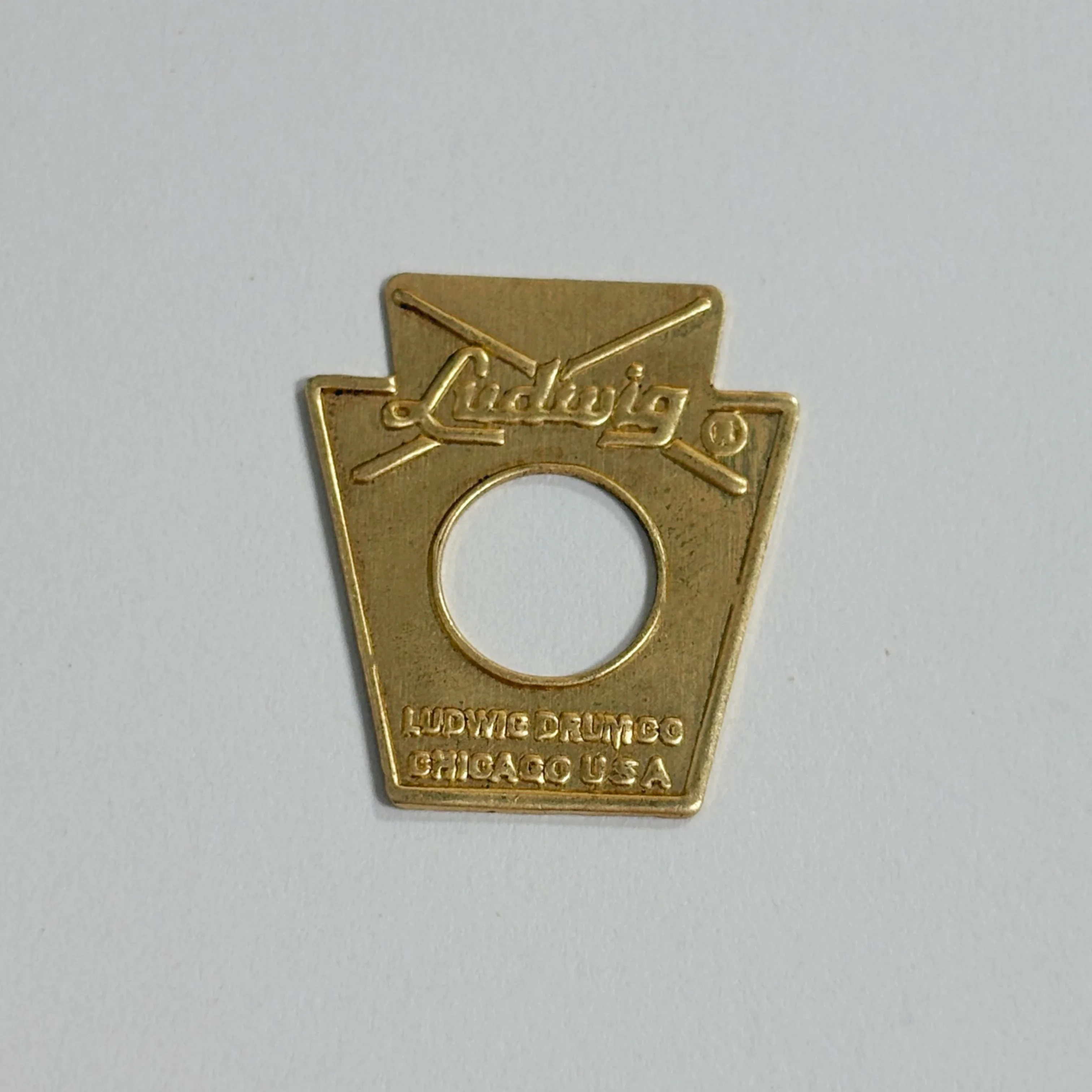 BADGE Ludwig Chicago 60’s Keystone Drum Badge Small Part Without Grommet
BADGE Ludwig Chicago 60’s Keystone Drum Badge Small Part Without Grommet